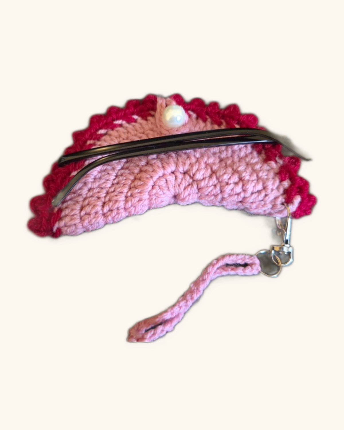 Scalloped glasses case